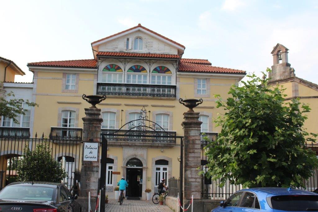 Hotel Palacio de Garana Caming Pool Asturien