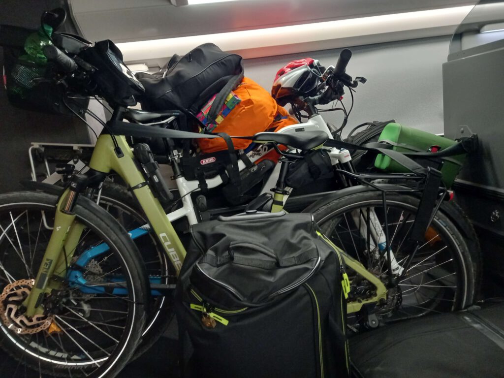mit dem Fahrrad im Zug von Staßburg nach Paris