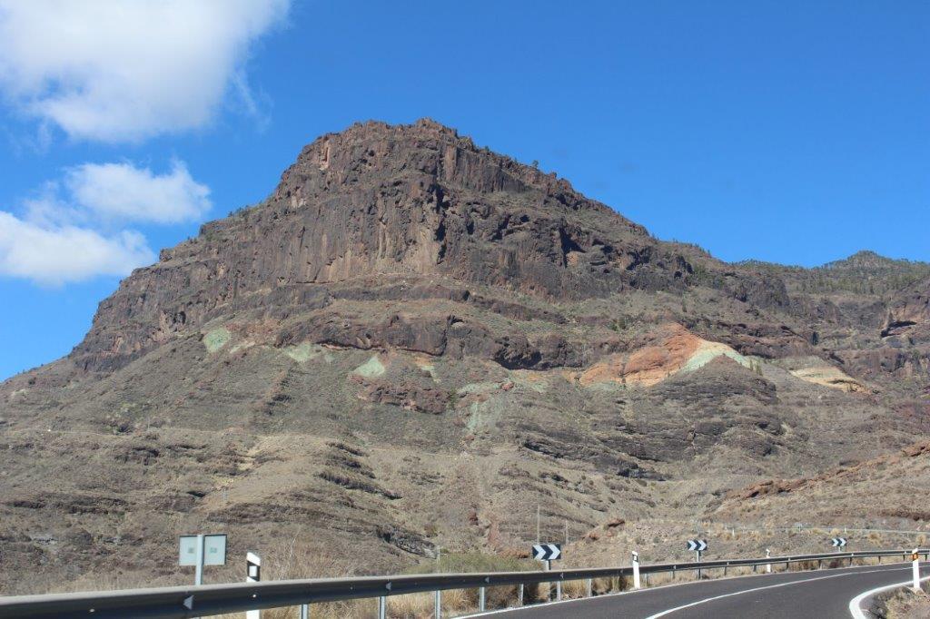 Landstraße zwischen Mogan und La Aldea de San Nicolas, bunte Felsen, grüne Felsen